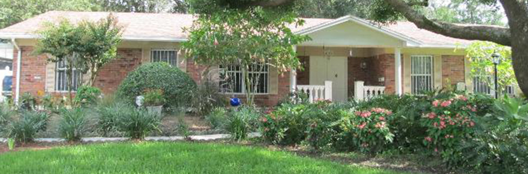 Figure 1. Any homeowner can independently adopt the Florida-Friendly Landscaping practices as long as they are consistent with HOA requirements and other restrictions. Credit: Michael Gutierrez, UF/IFAS