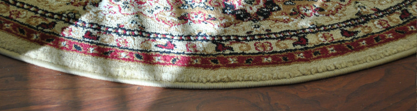 edge of a round area rug