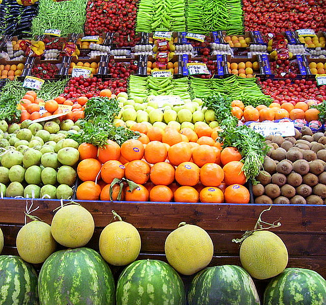 Store display of fruits