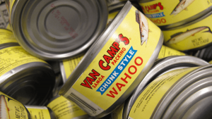 Cans of "chunk"-packaged tuna in a store display. [CREDIT: pxhere.com]