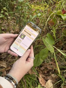 A person uses an app called I've Got One to report an invasive plant they found. The report includes the name of the plant, a picture, and location information.