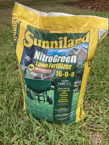 Tips for Florida Homeowners on Fertilizing Plants - UF/IFAS Extension ...