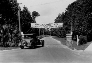 Main entrance to UF campus at 13th and University Ave, 1927.