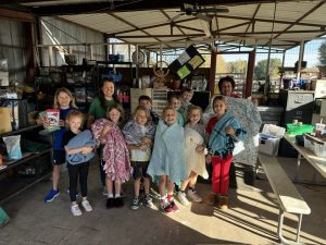 Altoona 4-H members and LovExtension representative with blankets to give for donation. 