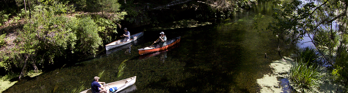 Canoes and paddlers at Ichetucknee Springs State Park