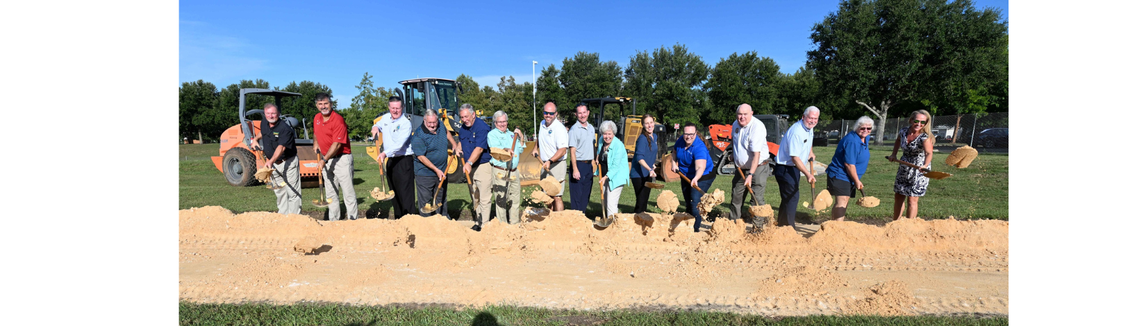 Picture of Okaloosa County and UF/IFAS Extension individuals with golden shovels breaking ground in Fort Walton Beach, FL for new Okaloosa UF/IFAS Extension building.