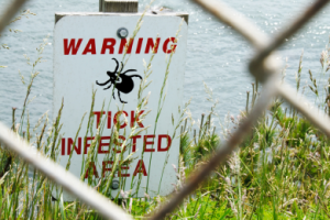 Sign: Warning tick infested area