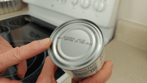 Food can with the "best before" product date shown on the top. [CREDIT: UF/IFAS Extension Sarasota County]arasota county]