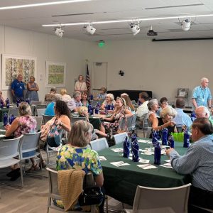 sarasota county extension volunteers enjoy a dinner and conversation at a recogntion party. [credit: uf/ifas extension sarasota county]