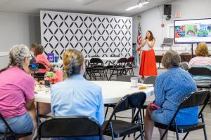 Agente de Extensión hablando sobre FFL.